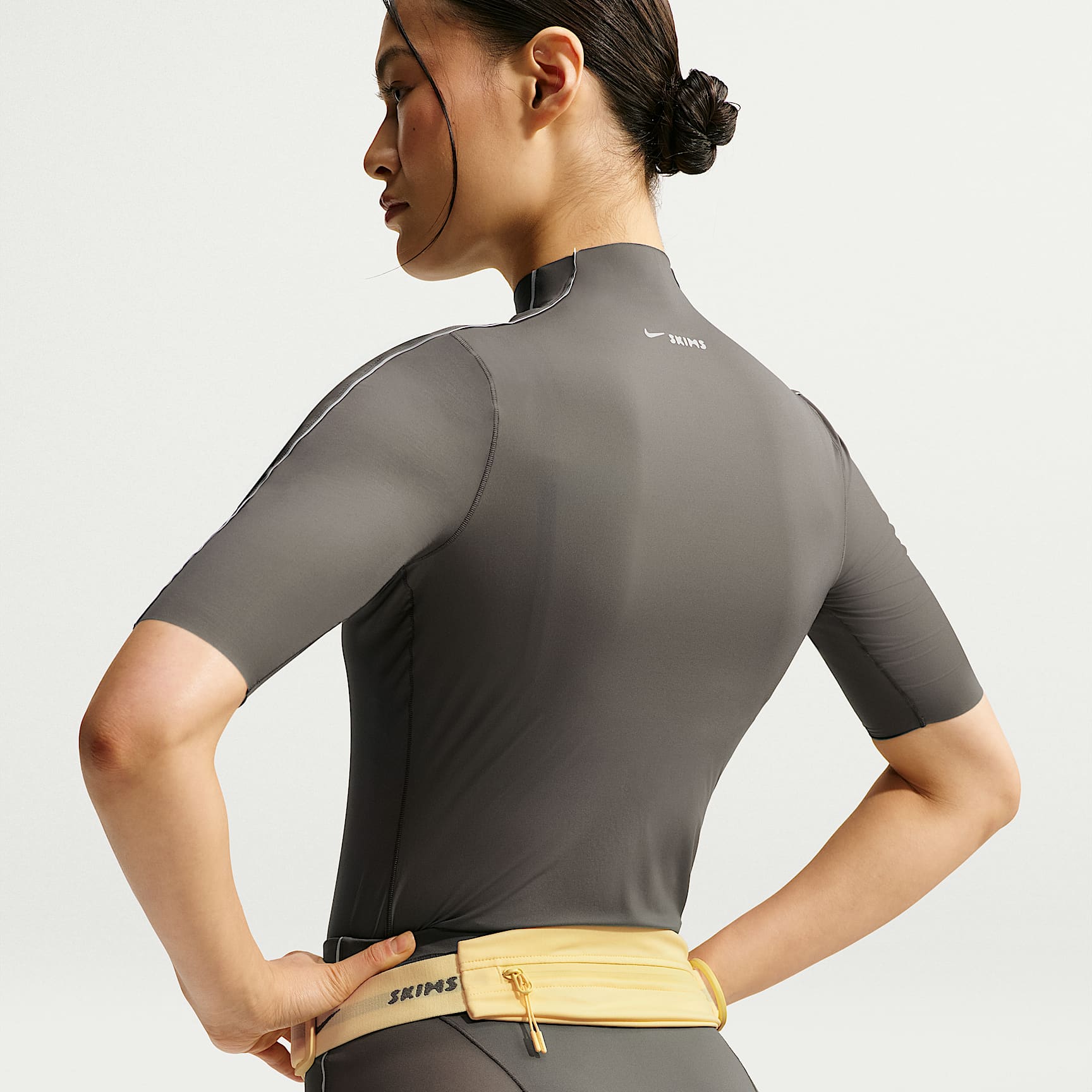 NikeSKIMS Women's Waist Pack. Nike.com